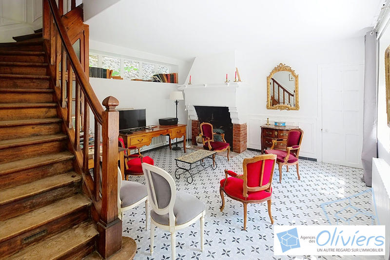 Maison - 413 m² - 11 pièces