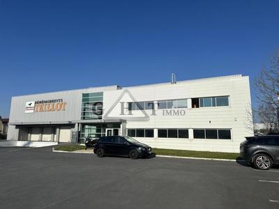 Entrepôt - 2 220 m²