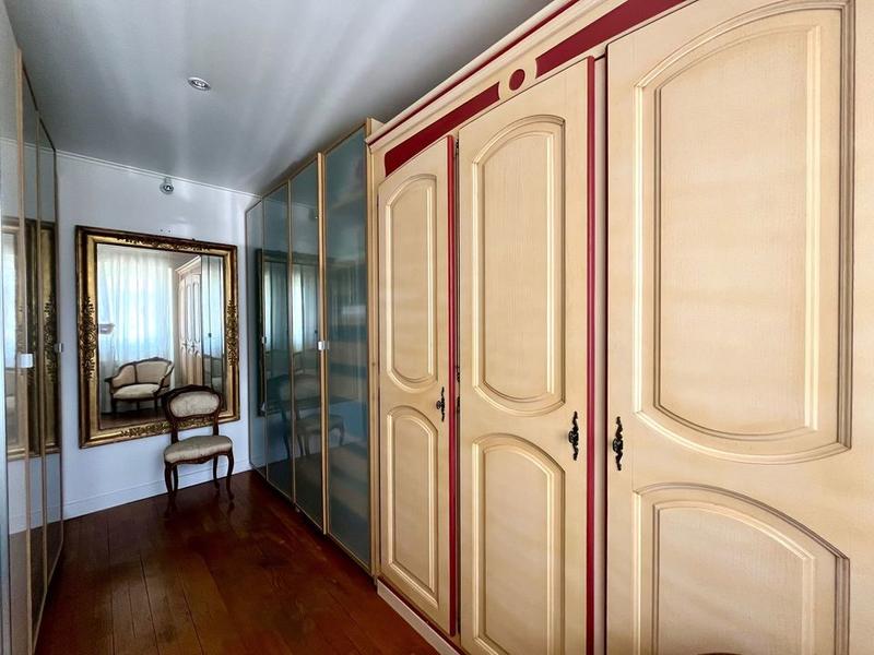 Maison - 272 m² - 7 pièces