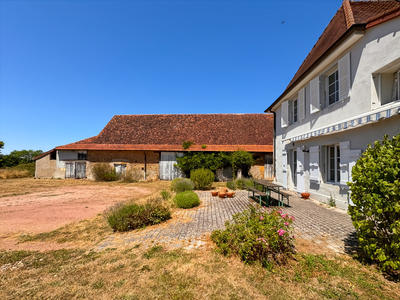 Maison - 234 m² - 9 pièces
