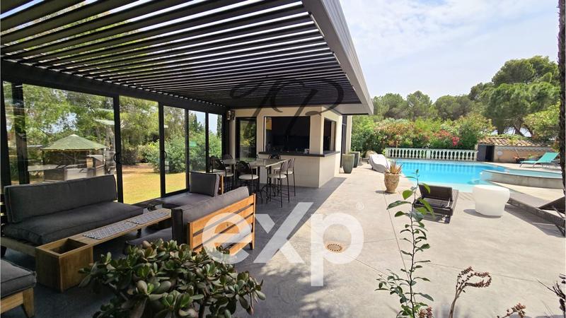 Maison - 230 m² - 7 pièces