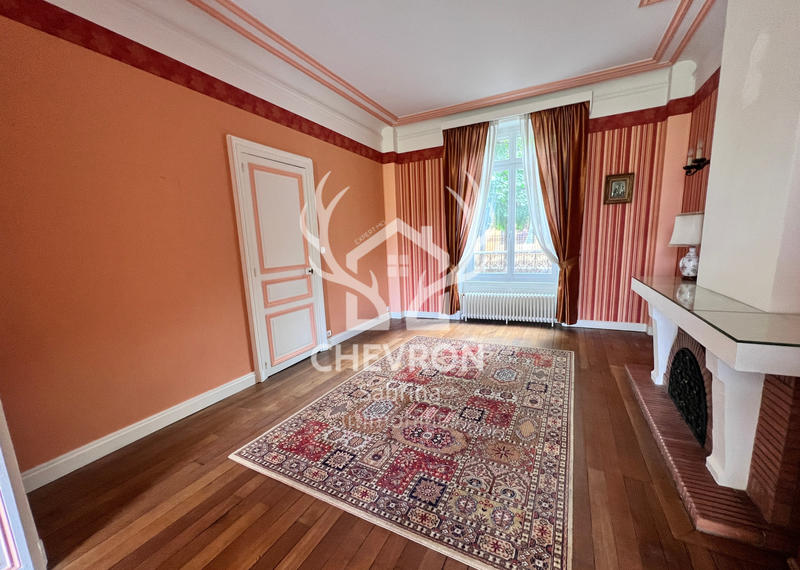 Maison - 259 m² - 10 pièces