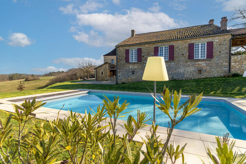 Maison - 465 m² - 13 pièces