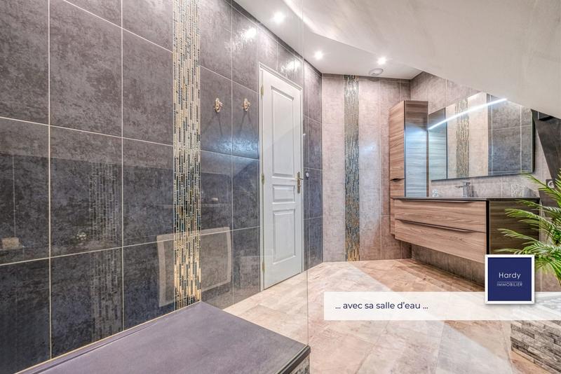 Maison - 210 m² - 9 pièces