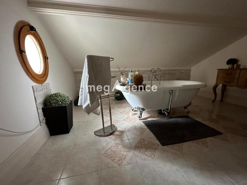 Maison - 96 m² - 4 pièces