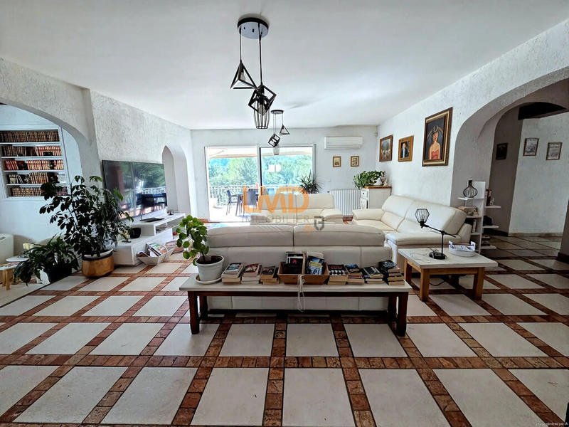 Propriété - 181 m² - 7 pièces