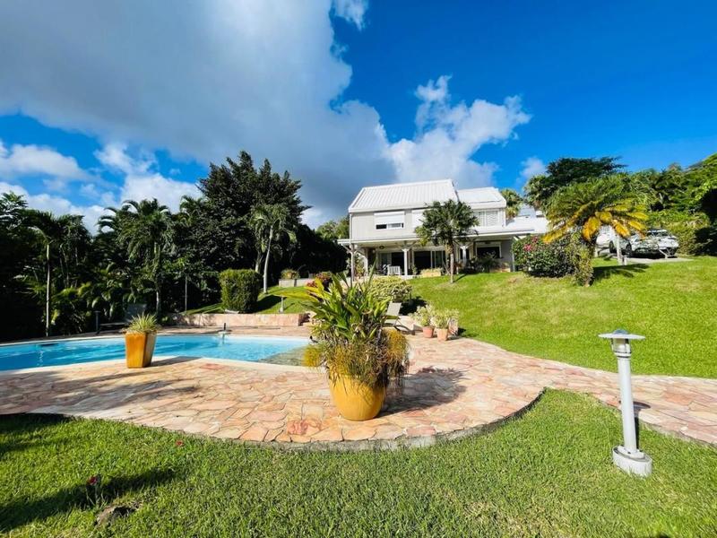 Villa - 254 m² - 6 pièces