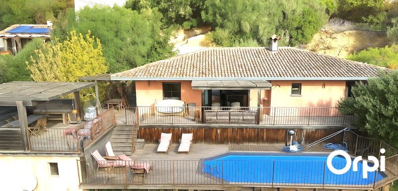 Maison - 239 m² - 8 pièces