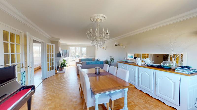 Maison traditionnelle - 195 m² - 7 pièces