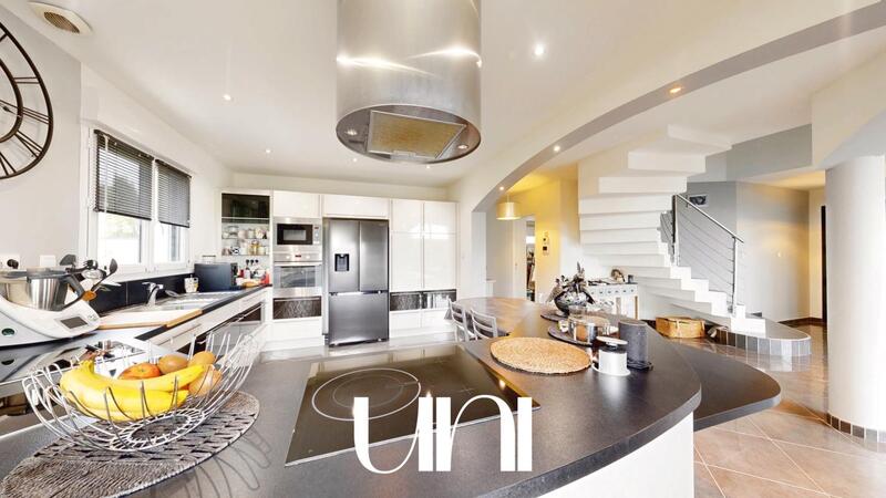 Maison - 170 m² - 5 pièces