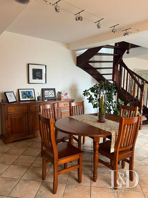 Maison - 213 m² - 8 pièces