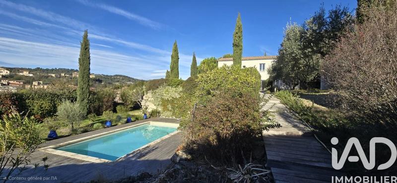 Maison - 280 m² - 9 pièces