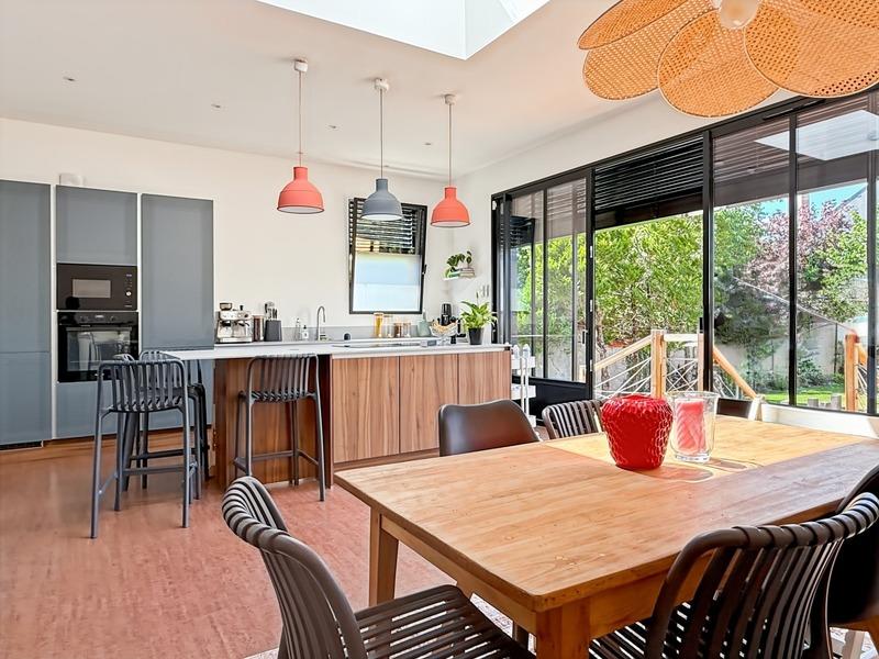 Maison bourgeoise - 200 m² - 8 pièces