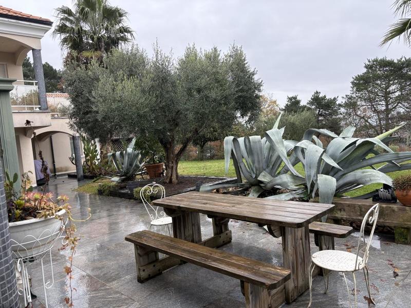 Demeure - 280 m² - 7 pièces