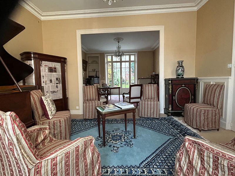 Maison - 244 m² - 8 pièces