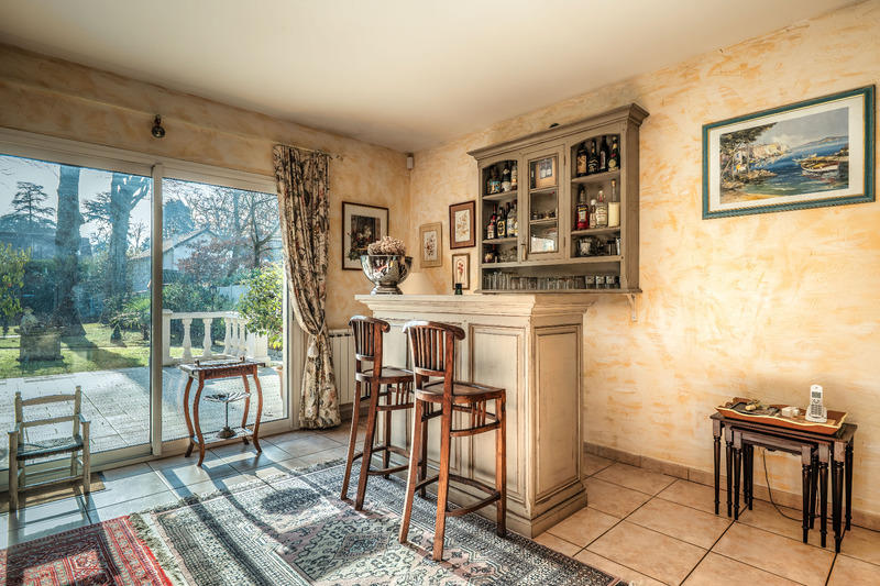 Maison - 250 m² - 8 pièces