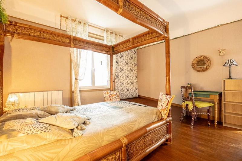 Maison - 296 m² - 14 pièces