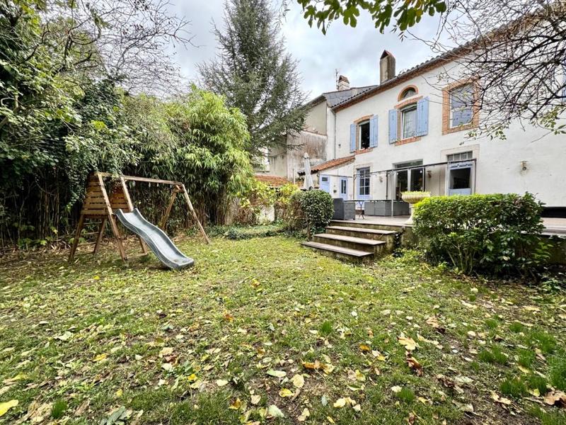 Maison de ville - 238 m² - 8 pièces