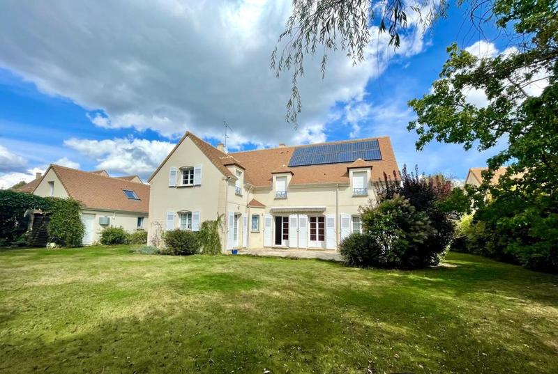 Maison - 280 m² - 9 pièces