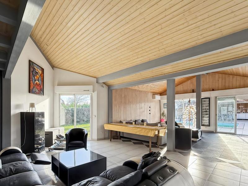 Villa - 240 m² - 8 pièces