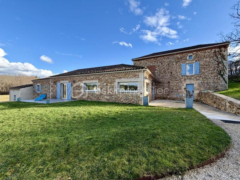 Propriété - 210 m² - 7 pièces