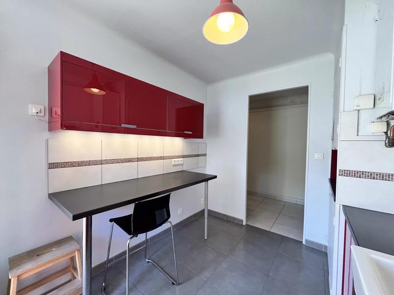 Appartement - 80 m² - 4 pièces