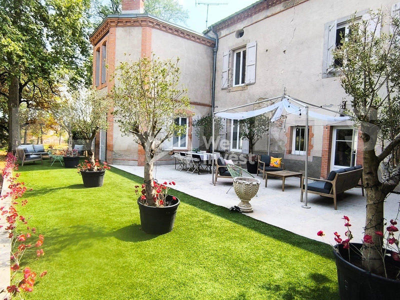 Maison - 282 m² - 13 pièces