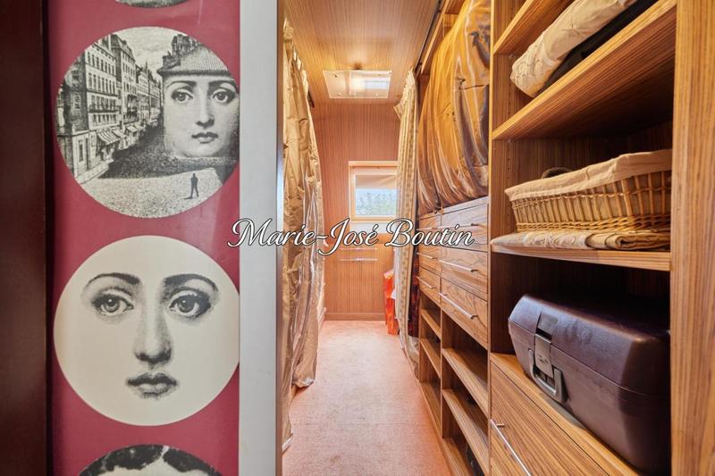 Maison - 300 m² - 6 pièces