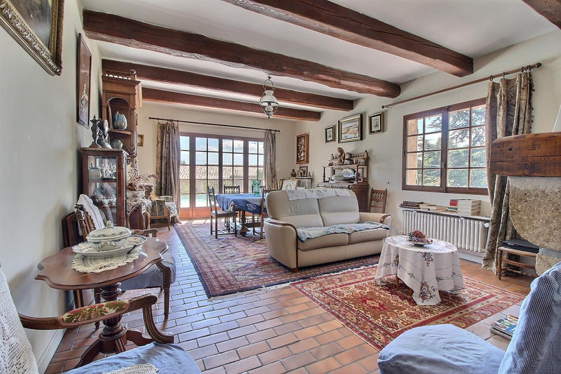 Maison - 204 m² - 9 pièces