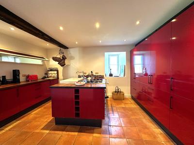 Maison traditionnelle - 471 m² - 10 pièces