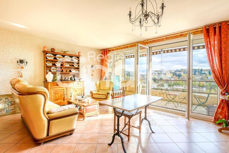 Appartement - 81 m² - 4 pièces