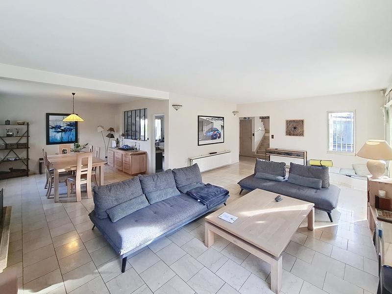 Villa - 203 m² - 6 pièces