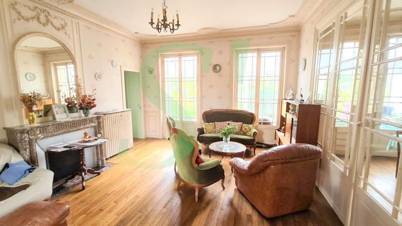 Propriété - 425 m² - 11 pièces