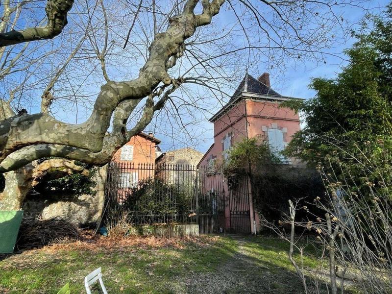 Propriété - 700 m² - 22 pièces