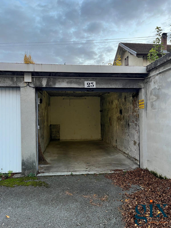 Parking / Garage - 14 m²