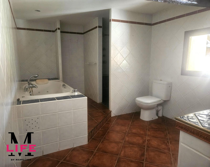 Maison - 251 m² - 6 pièces