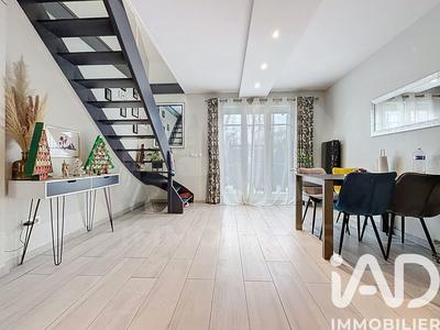 Maison - 92 m² - 5 pièces