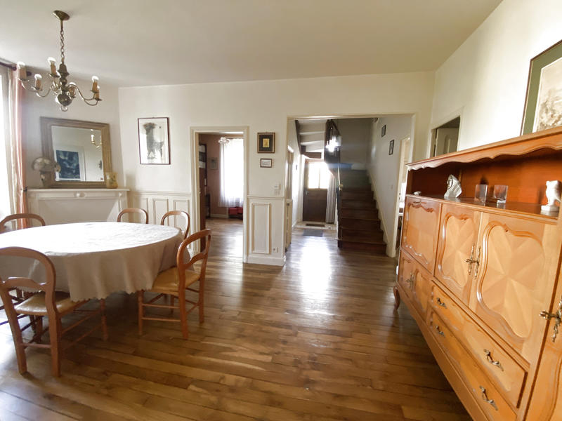 Maison - 168 m² - 9 pièces