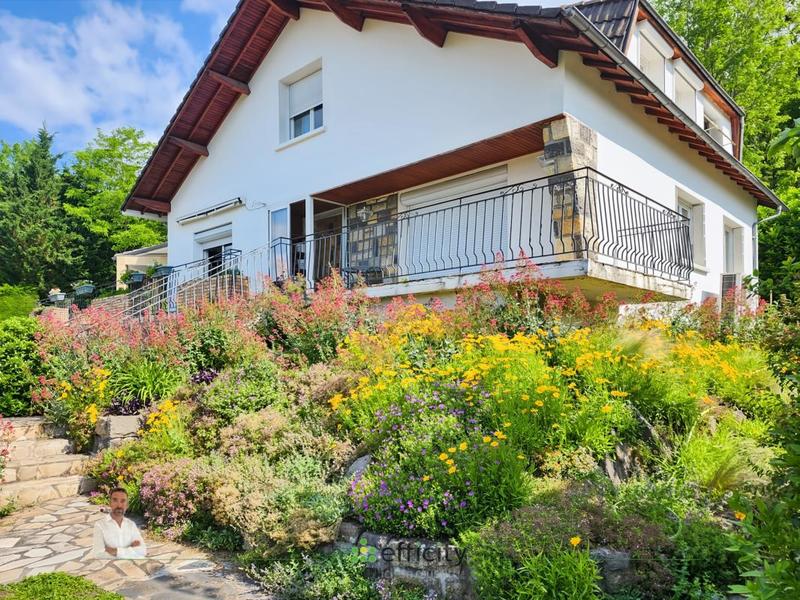 Villa - 206 m² - 9 pièces