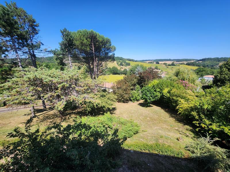 Maison traditionnelle - 151 m² - 6 pièces