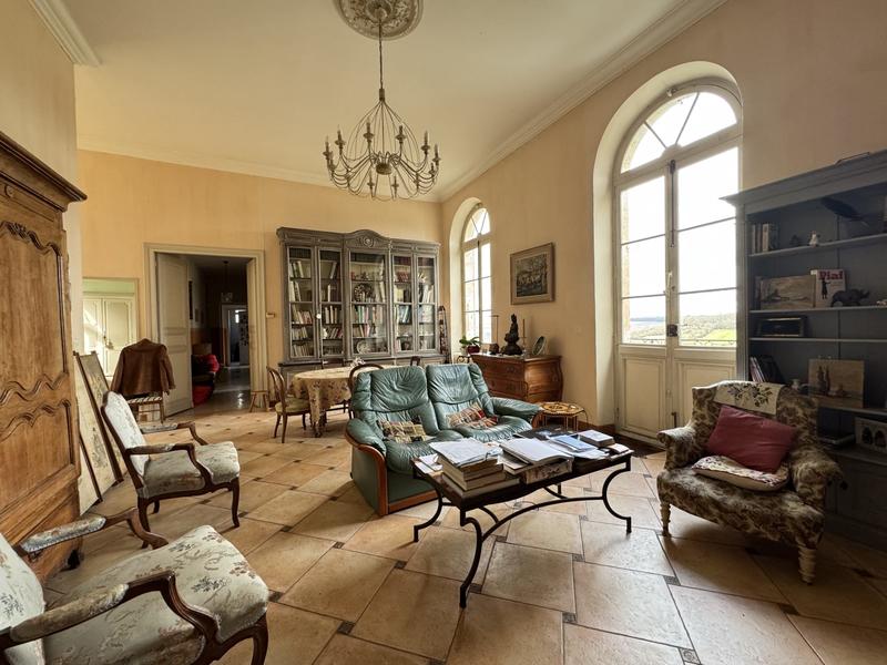 Maison - 252 m² - 7 pièces