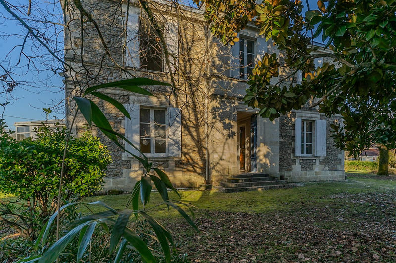 Maison - 270 m² - 7 pièces
