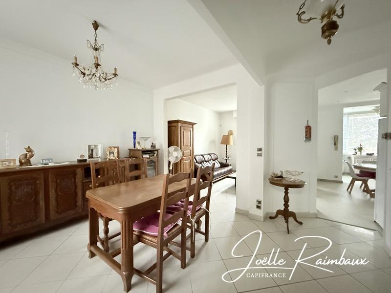 Maison - 186 m² - 7 pièces