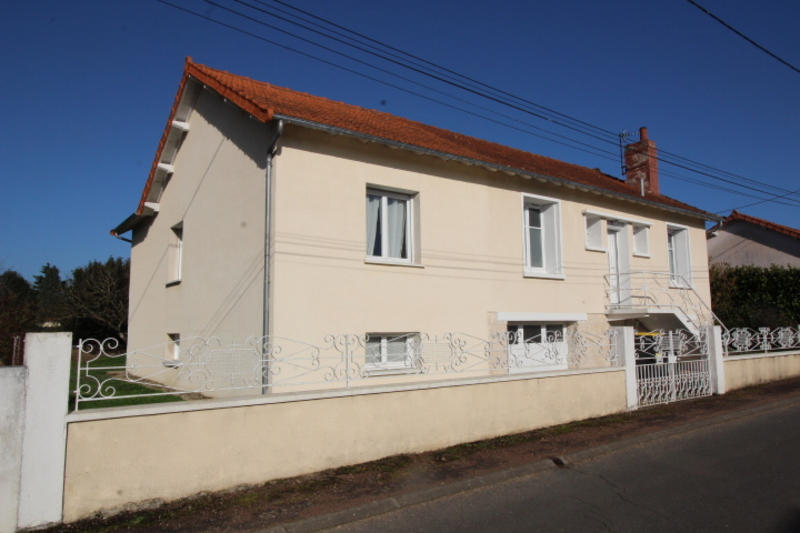 Maison - 176 m² - 8 pièces