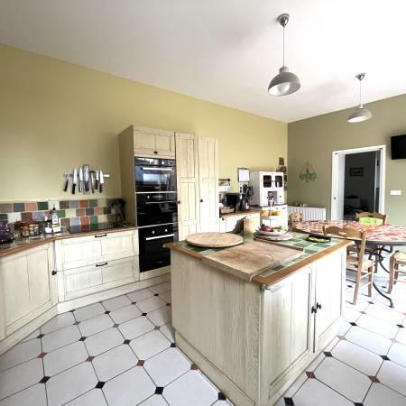 Maison - 218 m² - 10 pièces