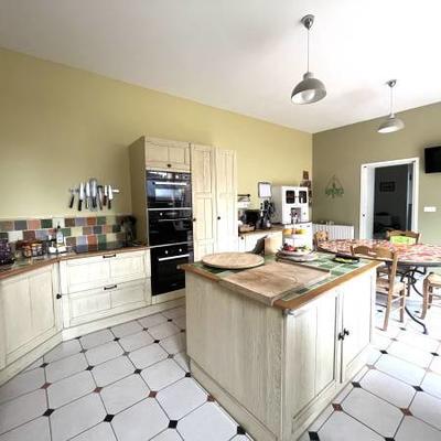 Maison - 218 m² - 10 pièces