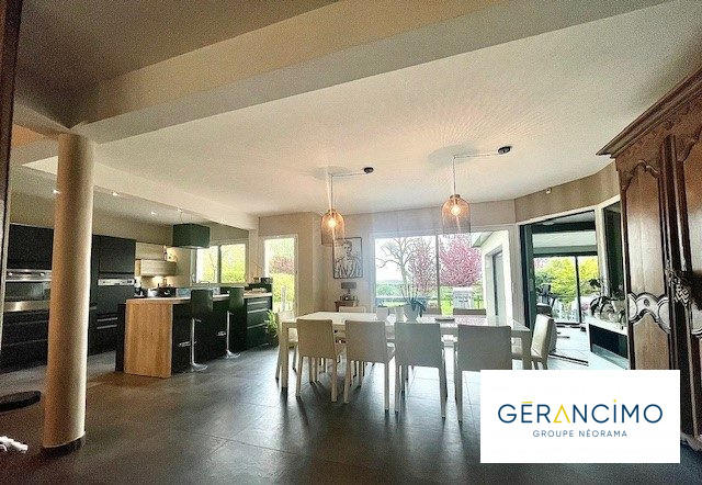 Maison - 241 m² - 7 pièces