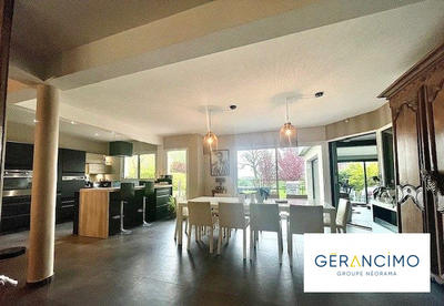 Maison - 241 m² - 7 pièces