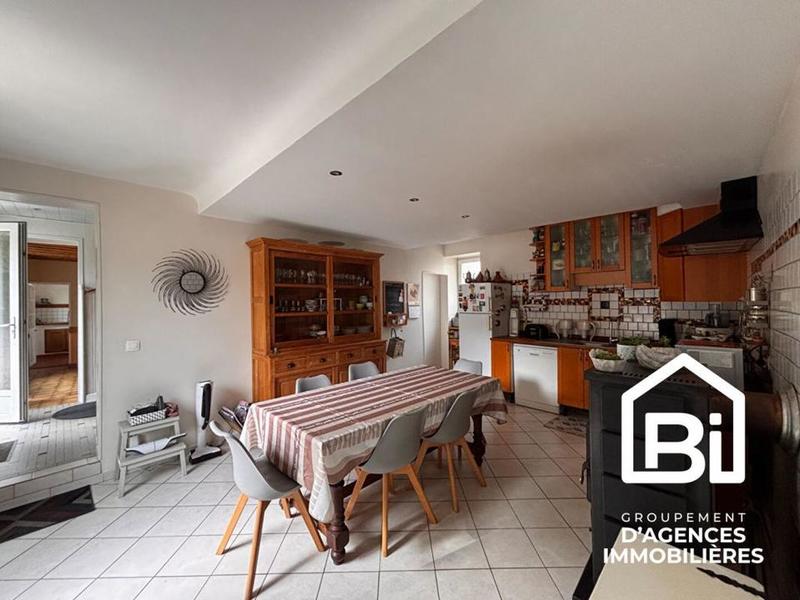 Maison - 220 m² - 9 pièces