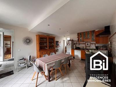 Maison - 220 m² - 9 pièces